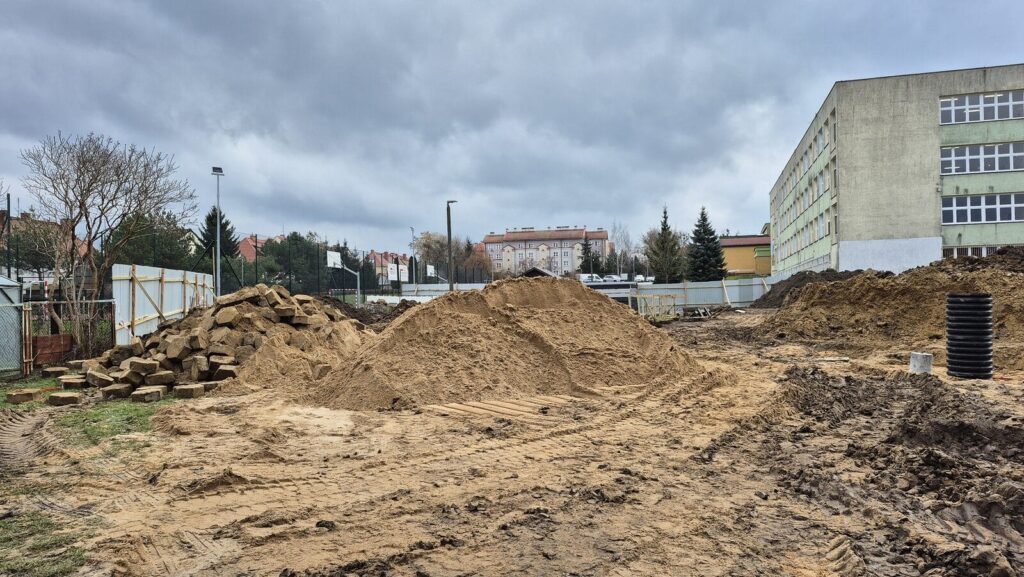 Ostróda: Jeden semestr i będzie szkoła! Byliśmy na terenie rozbudowy SP4 2 Rozbudowa Czworki 2