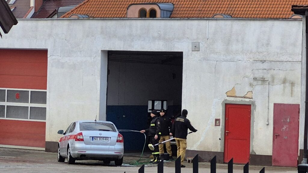 Ostróda: Szukają osób, które chcą nieść pomoc. Dwa wolne miejsca pracy u strażaków zawodowców 13 sraz nabor czolo