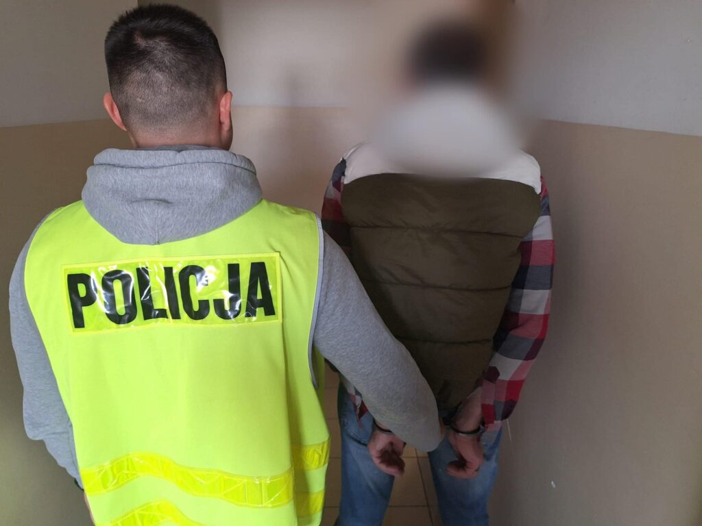 Awantura podczas policyjnych czynności w Soplach – dwaj mężczyźni zatrzymani za agresję i znieważenie funkcjonariuszy 11 475107110 592946040389797 6110101919328912058 N