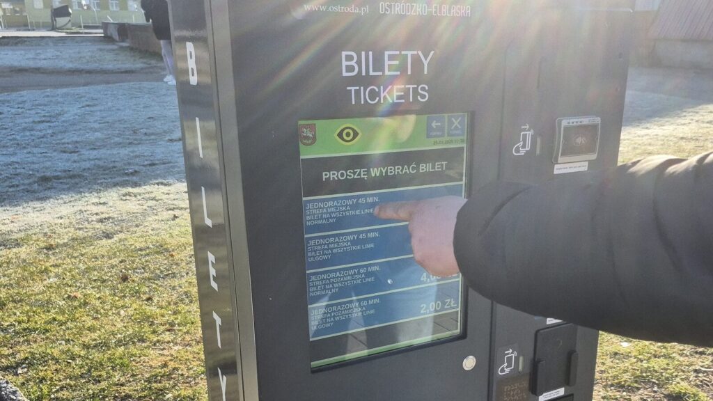 Ostróda: Papierowe bilety autobusowe nadal w modzie! Mamy wyniki sprzedaży 15 Papierowe Bilety Autobusowe W Ostródzie. Mamy Dane Sprzedaży Za Maj 2025 Roku!