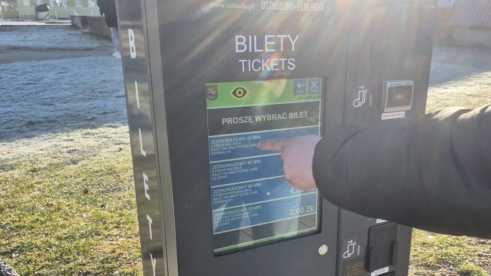 Przetestowaliśmy nowe biletomaty. Zapłacimy gotówką i dostaniemy drukowany bilet 1 Biletomat