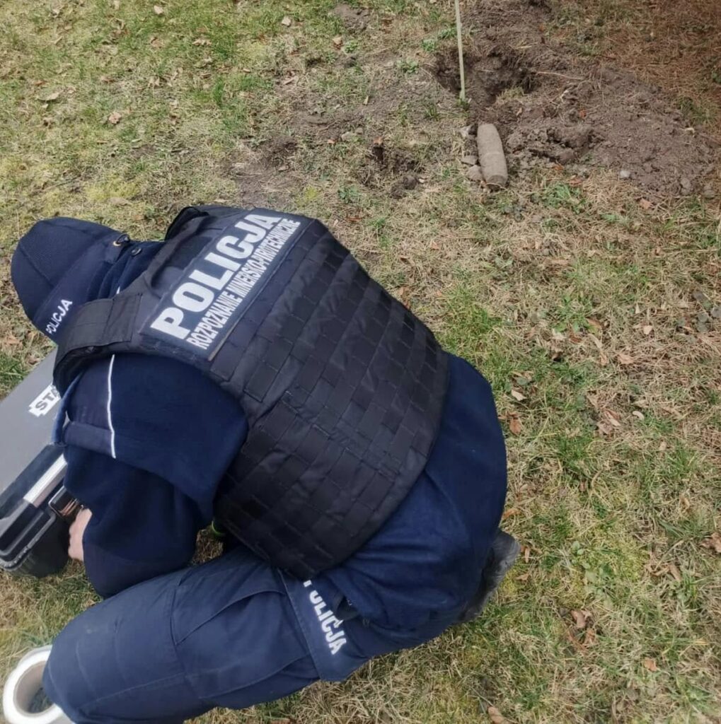 Miłakowo: Niewybuchy w pobliżu kościoła. Na miejsce jedzie patrol sapersko-minerski 11 Niewybuch2