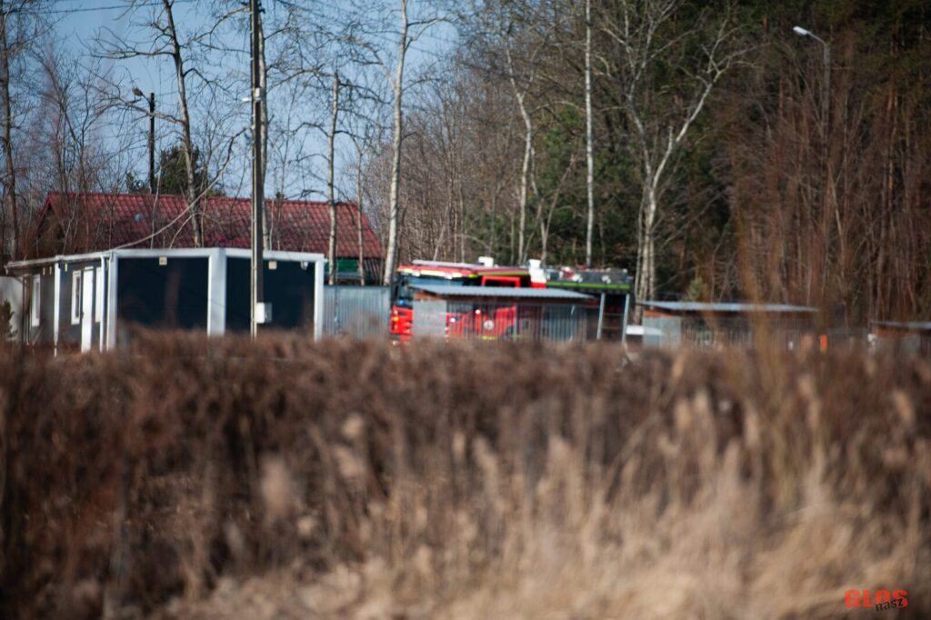 Pożar traw i rozszczelniony gazociąg w Lubajnach. Strażacy walczyli z żywiołem przez kilka godzin 14 Pozar Traw Lubajny Gazociag 09