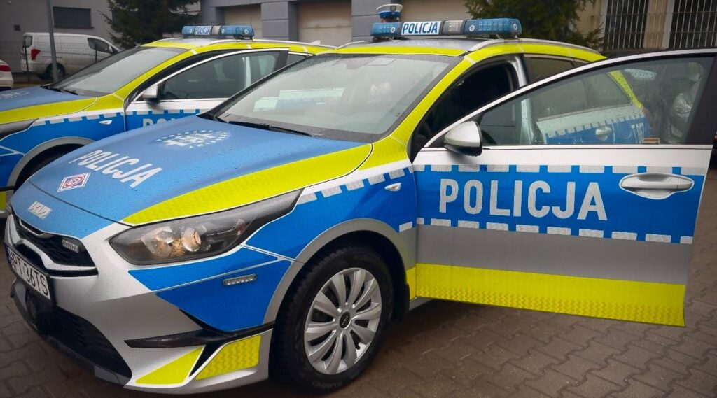 Policjanci z nowymi samochodami. Sprawdźcie ile koni mają pod maską 22 radiowoz kpp
