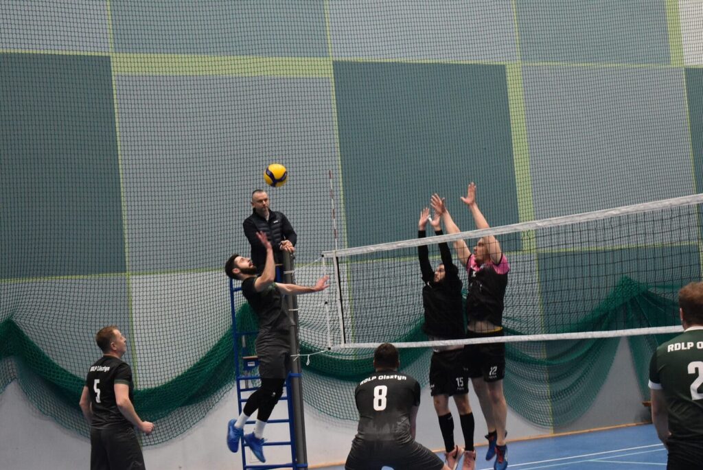 Drużynowy Mistrz Ostródy w Siatkówce: Beemka Volley Gdańsk na Szczycie! 23 Siatkowka Liga 4