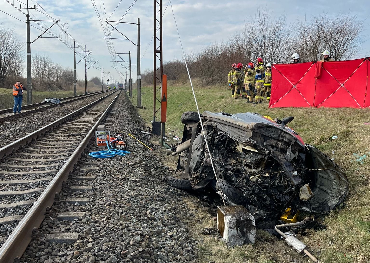 Tragiczny wypadek w Rudzienicach - Pociąg staranował samochód 1 Zdjecie