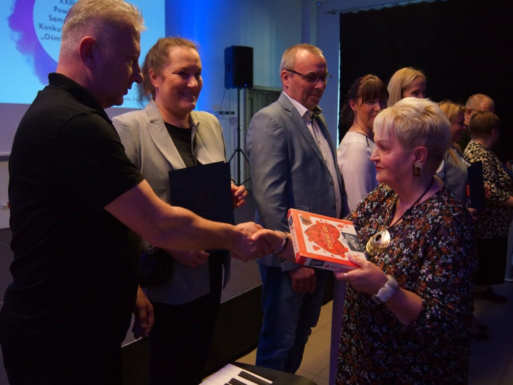 Gala „Ośmiu Wspaniałych” w Ostródzie. Młodzież z powiatu pokazuje siłę wolontariatu 36 487484679 1111196277717874 3017673958433363140 N