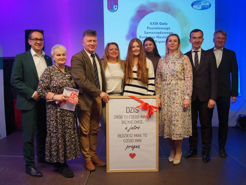 Gala „Ośmiu Wspaniałych” w Ostródzie. Młodzież z powiatu pokazuje siłę wolontariatu 28 487505181 1111196714384497 8827415857524838454 N