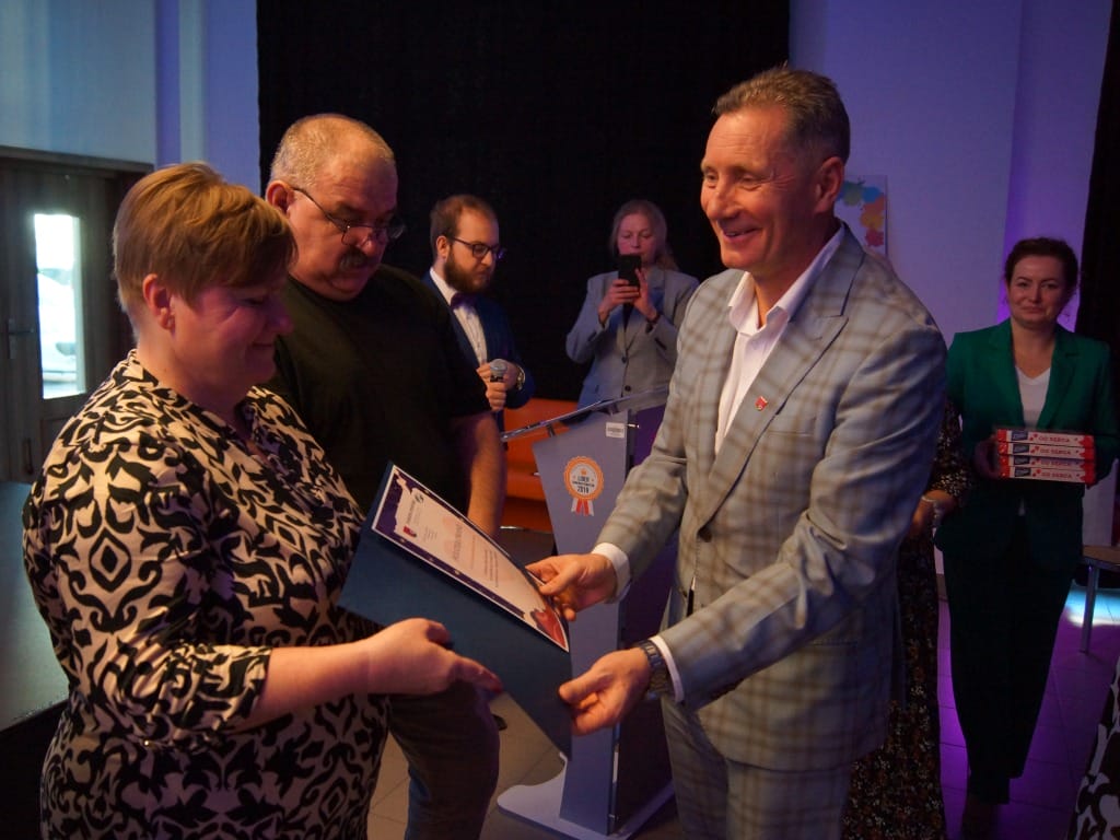 Gala „Ośmiu Wspaniałych” w Ostródzie. Młodzież z powiatu pokazuje siłę wolontariatu 35 487505449 1111196204384548 4045732384426127751 N