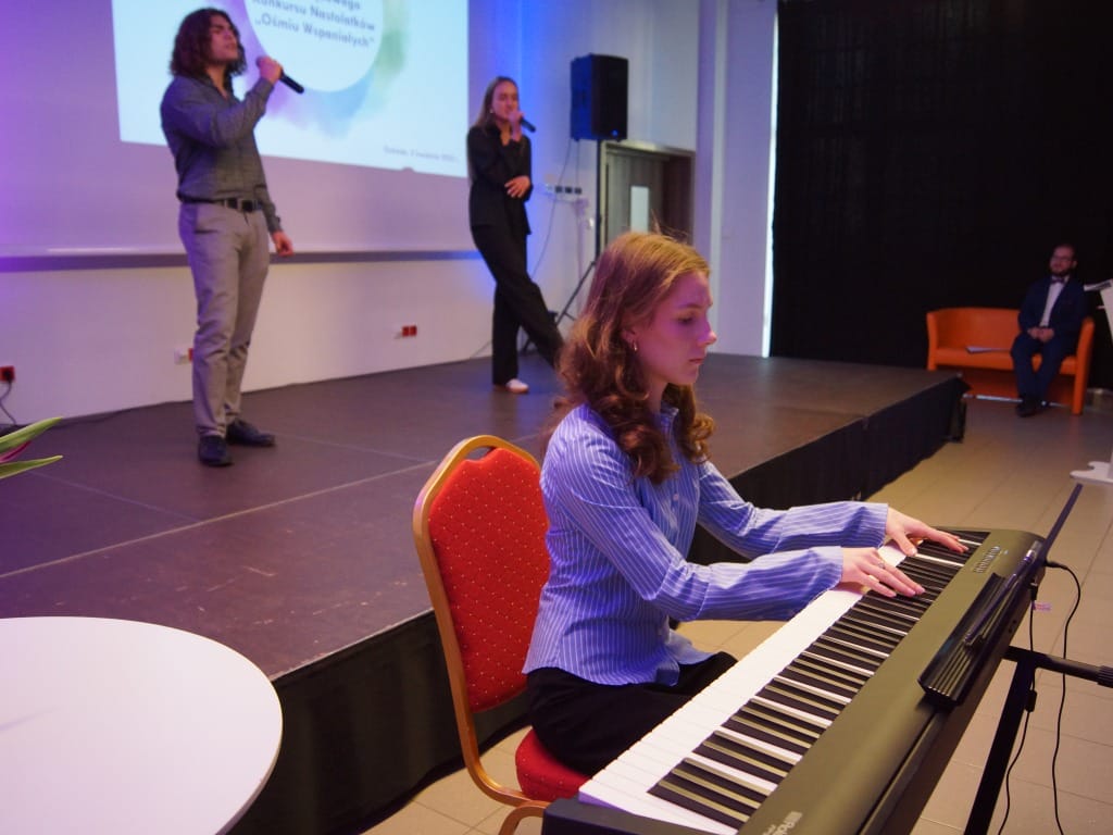 Gala „Ośmiu Wspaniałych” w Ostródzie. Młodzież z powiatu pokazuje siłę wolontariatu 37 487505472 1111196664384502 6574806028350883110 N