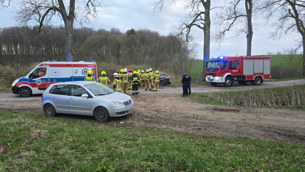 Wypadek w Budwitach. Kierowca zabrany śmigłowcem do szpitala 24 Img 20250412 Wa0012
