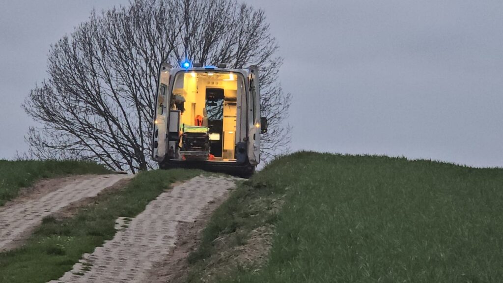Wypadek w Budwitach. Kierowca zabrany śmigłowcem do szpitala 22 Img 20250412 Wa0024