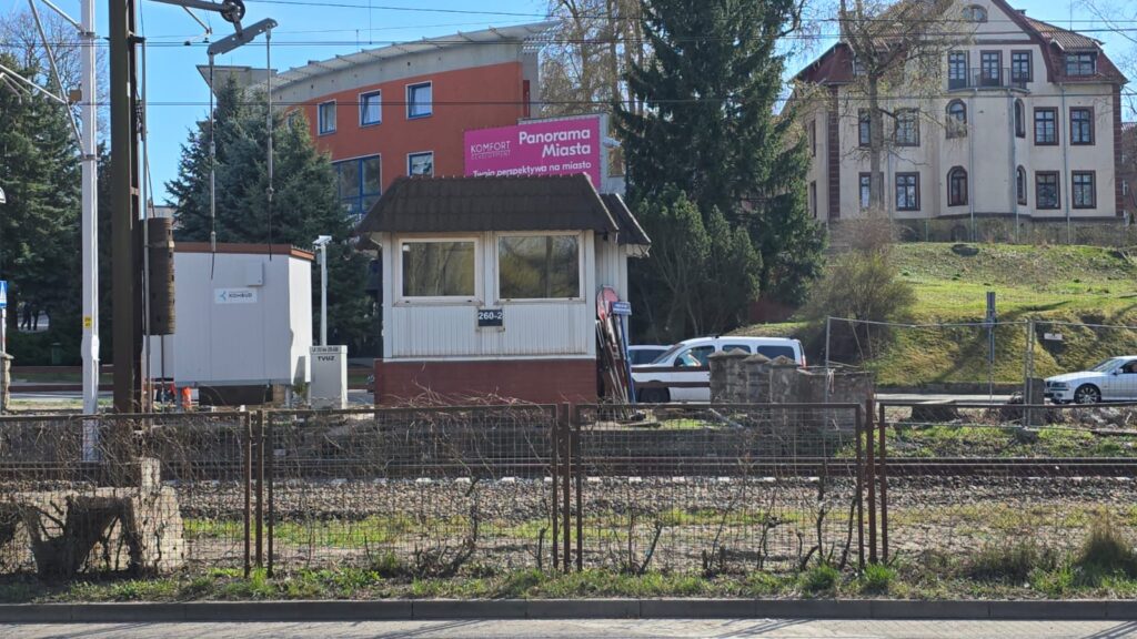 OSTRÓDA: Kolejowa rewolucja! Budki dróżników zamknięte. Działa już nowa nastawnia 14 Budka Droznika