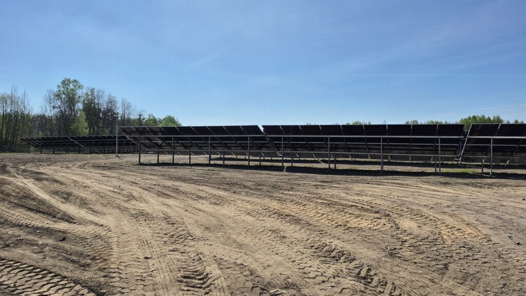 Miejska farma fotowoltaiczna o mocy 1 MW gotowa. Są problemy ze sprzedażą prądu 18 Farma Fv Empec 4