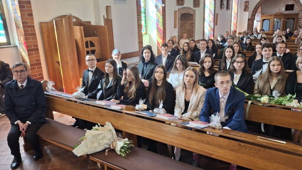 Żegnaj Szkoło! 601 Absolwentów Opuściło Mury Szkół W Powiecie Ostródzkim