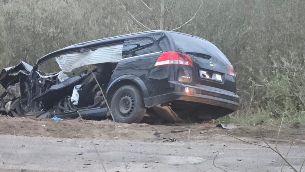 Wypadek w Budwitach. Kierowca zabrany śmigłowcem do szpitala 15 Wyp