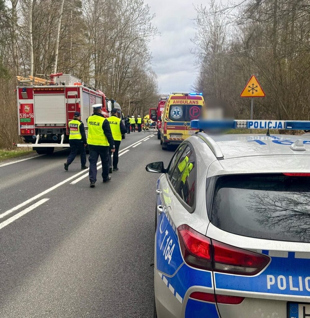 Wypadek na krajowej 16. Droga jest całkowicie zablokowana! 14 Wypadek 16 Kpp