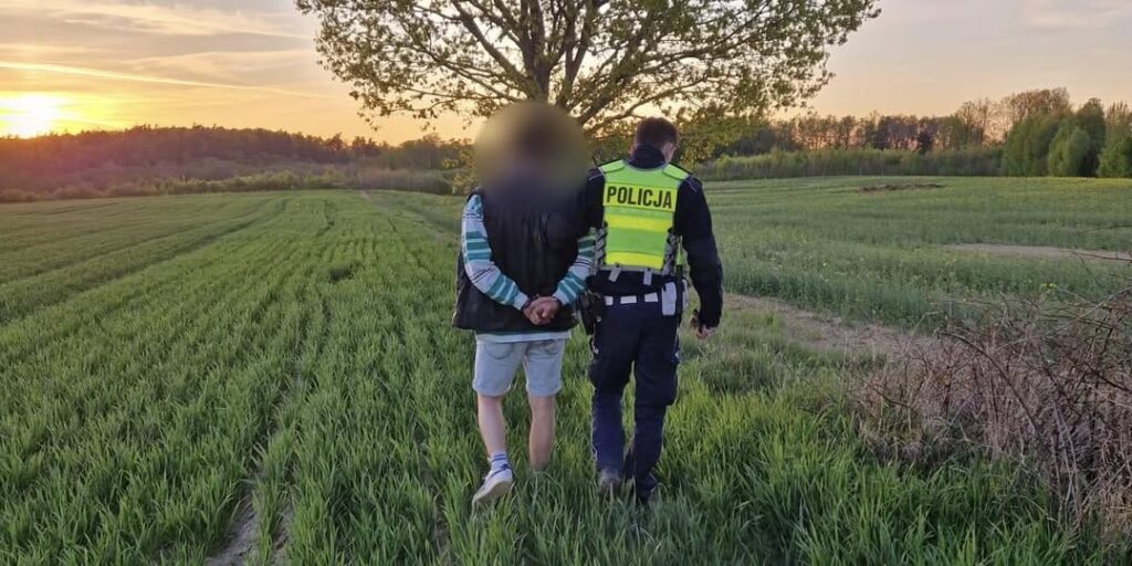 Pościg w gminie Ostróda! Policjanci gonili uciekiniera na piechotę. 14 Pościg W Gminie Ostróda. Policjanci Musieli Gonić Kierowce Na Piechotę.