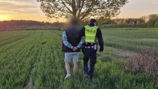 Pościg w gminie Ostróda. Policjanci musieli gonić kierowce na piechotę.
