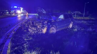 Zderzenie osobówki z ciężarówką na drodze krajowej numer 16