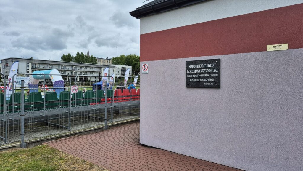 35. Ostródzkie biegi uliczne - Czwórka wygrywa rywalizację szkół 14 Ostródzkie Biegi Uliczne. Poznaliśmy Najlepszą Szkołę