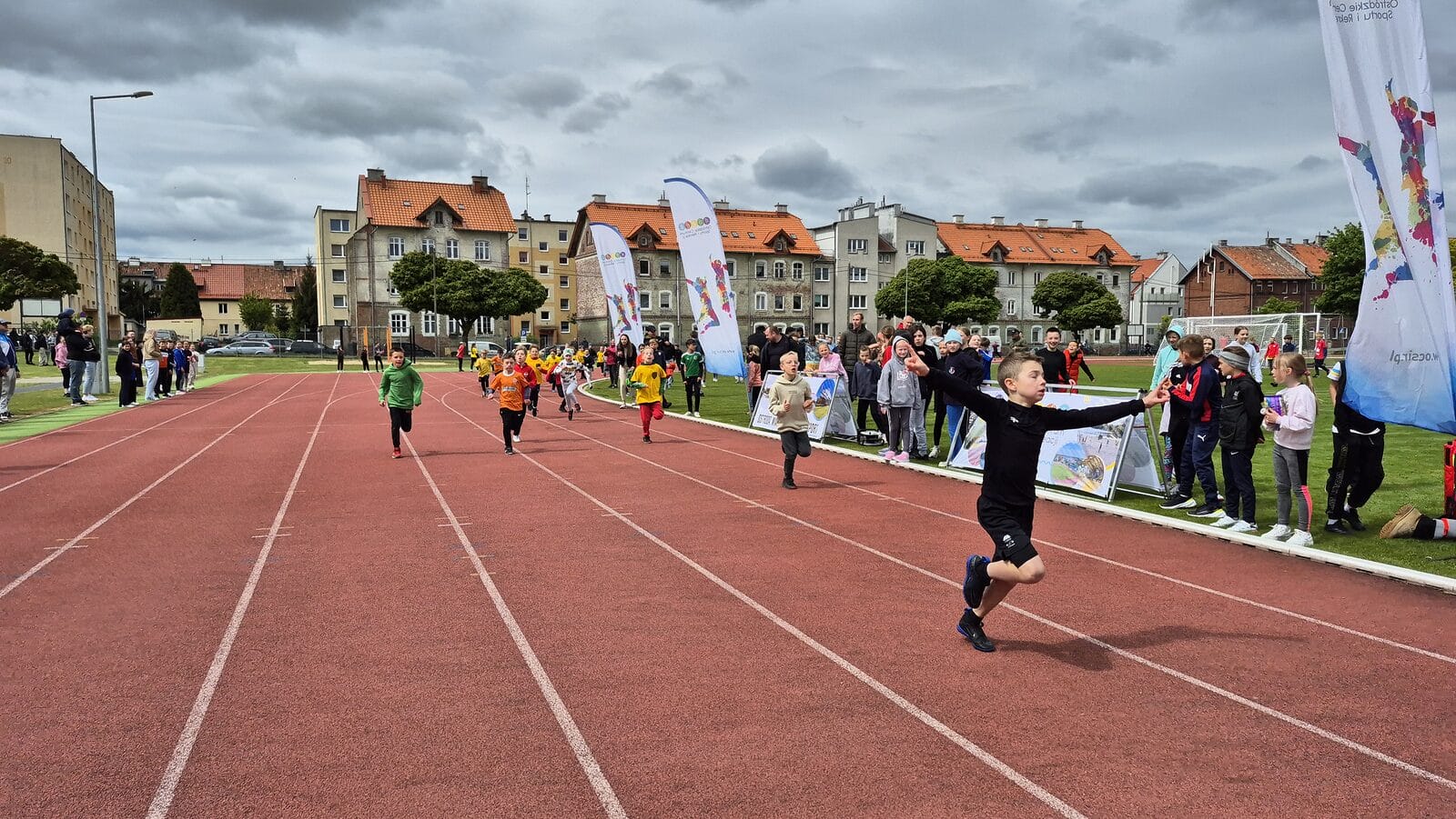 35. Ostródzkie biegi uliczne - Czwórka wygrywa rywalizację szkół 1 Ostródzkie Biegi Uliczne. 35. Edycję Wygrywa Szkoła Podstawowa Numer 4.