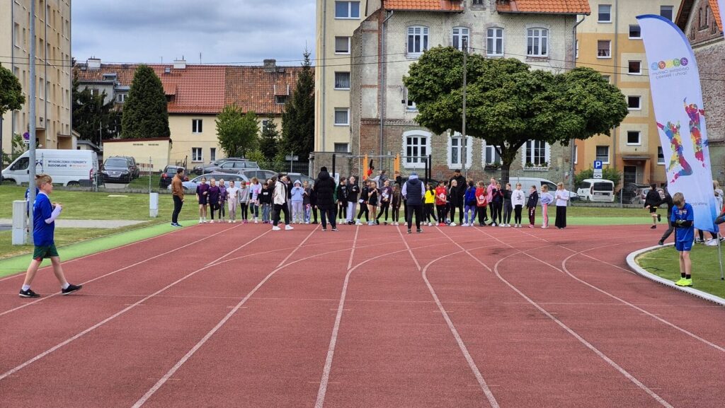 35. Ostródzkie biegi uliczne - Czwórka wygrywa rywalizację szkół 20 Biegi Uliczne25 17