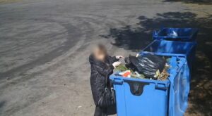 Podrzucanie Śmieci Na Cmentarzu W Ostródzie.