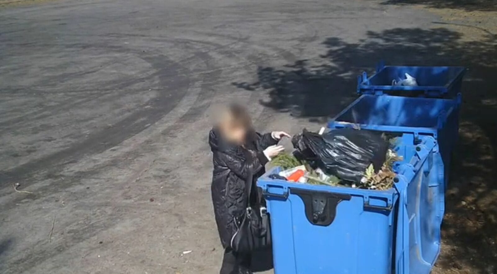 Podrzucanie Śmieci Na Cmentarzu W Ostródzie.