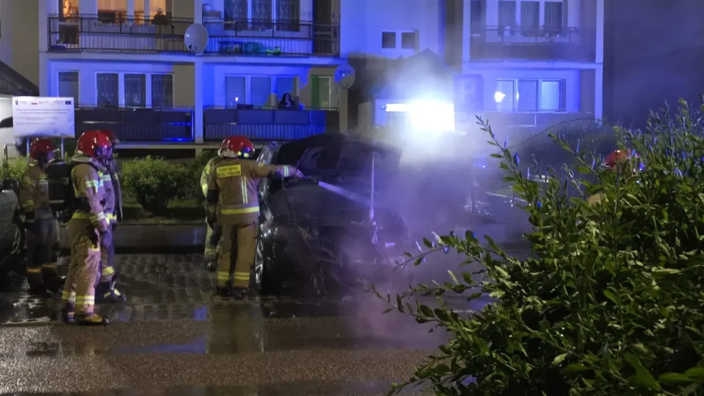 Podpalacz złapany! To on podłożył ogień pod BMW na ulicy Stępowskiego 15 Pozar Auta
