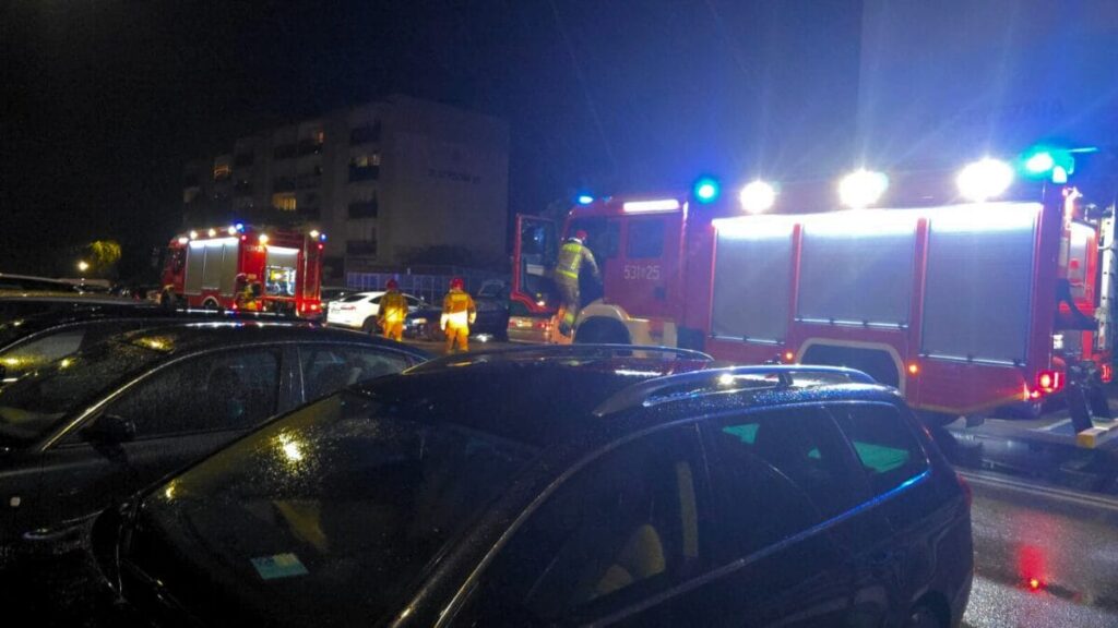 Pożar samochodu w Ostródzie na ul. 21 Stycznia 24 pożar samochodu w Ostródzie