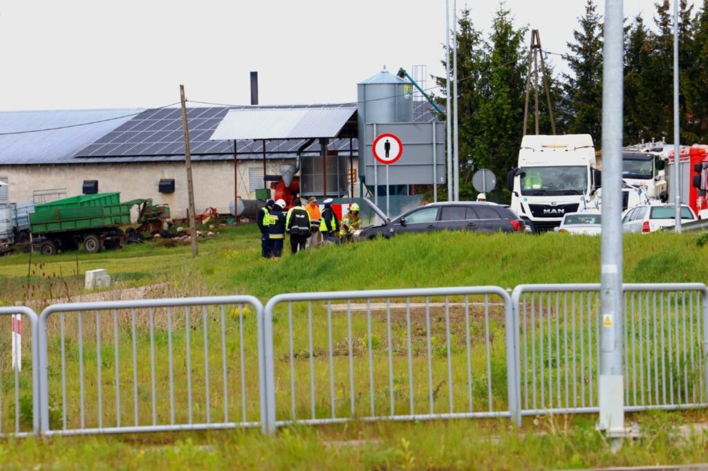 Auto W Ogniu Na Drodze Ekspresowej S5. 