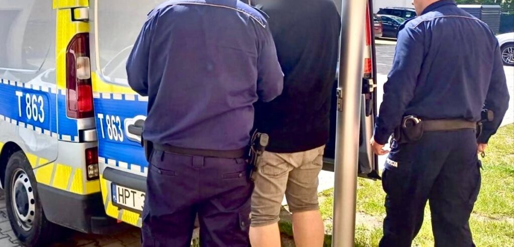 Rozbójnicy z Miłakowa w rękach policjantów! Zabrali ofierze telefon wart ponad 7 tysięcy złotych 15 Rozbójnicy Z Miłakowa.