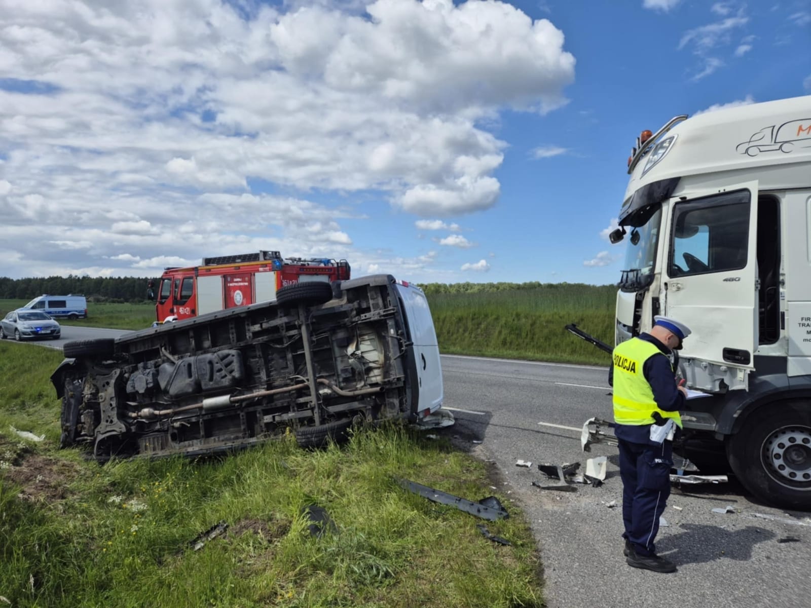 Wypadek na krajowej 16. Wojskowy bus zderzył się z ciężarówką! 1 Wyp2