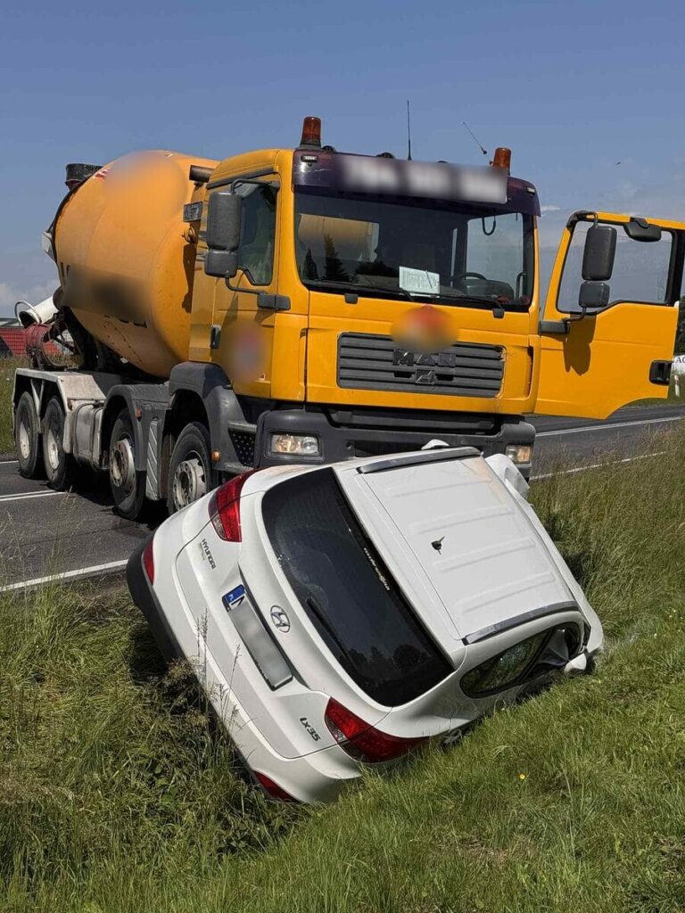 Groźny wypadek na DK 15 pod Lubawą - Zderzenie betoniarki z Hyundaiem 11 Wypadek Na Dk15