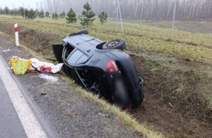 Samochód w rowie na wojewódzkiej 527! 15 Samochód W Rowie Na Wojewódzkiej 527