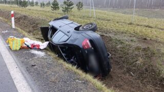 Samochód w rowie na wojewódzkiej 527