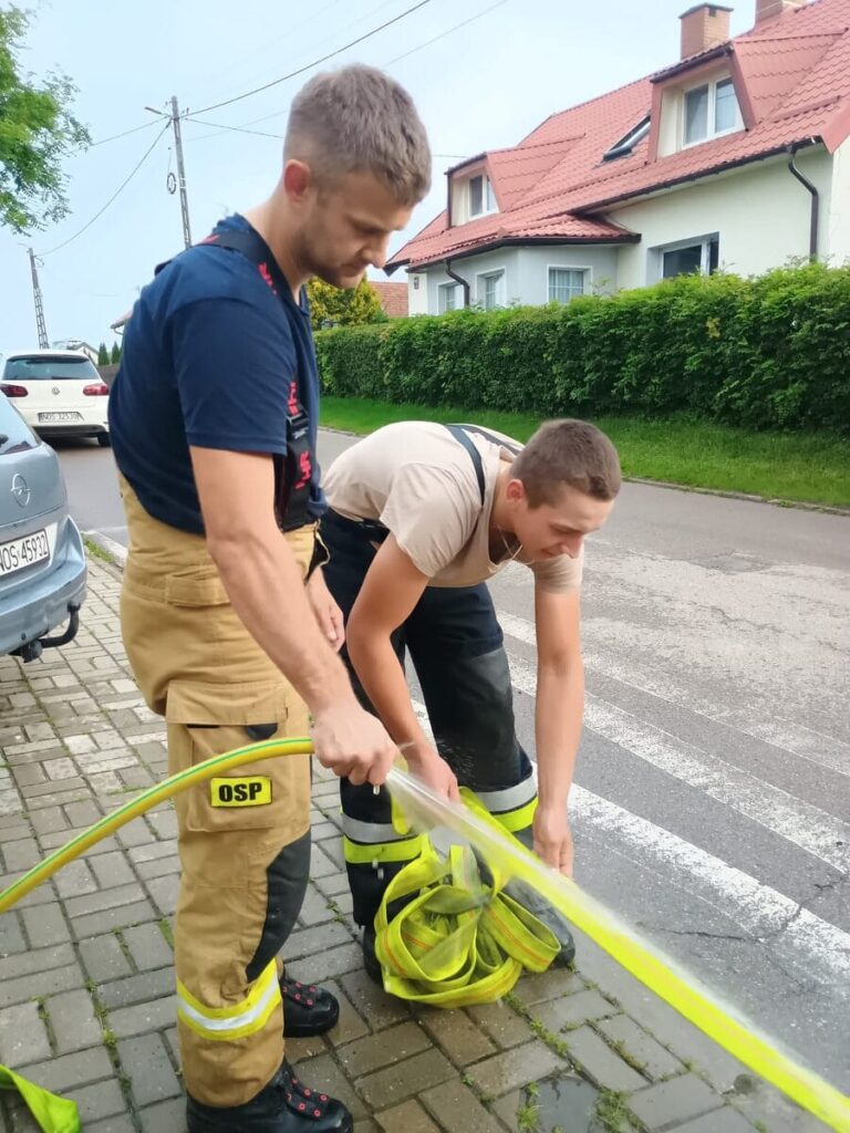 Nocny pożar w Lubajnach. Palił się stary dworzec 17 Lubajny Pozar 2