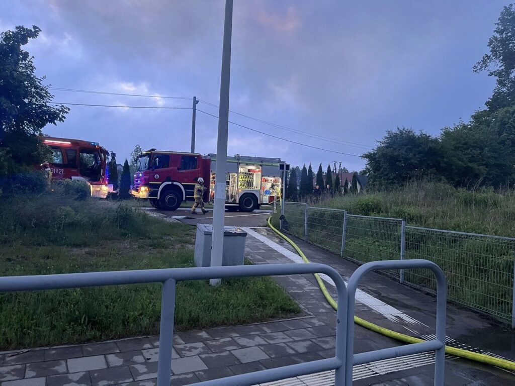 Nocny pożar w Lubajnach. Palił się stary dworzec 20 Pożar W Lubajnach.
