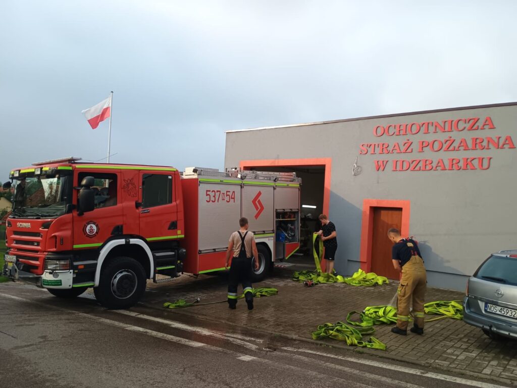 Nocny pożar w Lubajnach. Palił się stary dworzec 16 Lubajny Pozar 4