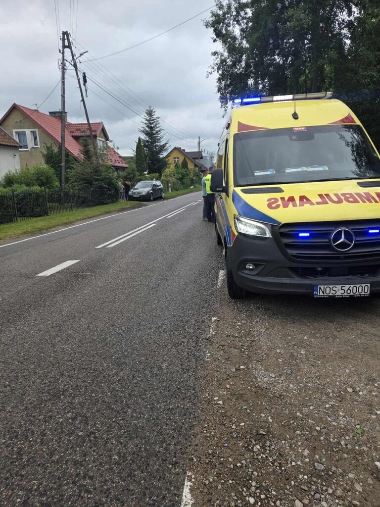 Wypadek w Marwałdzie. Zderzenie ciężarówki z osobówką 15 Wypadek W Marwałdzie Na Drodze Wojewódzkiej.