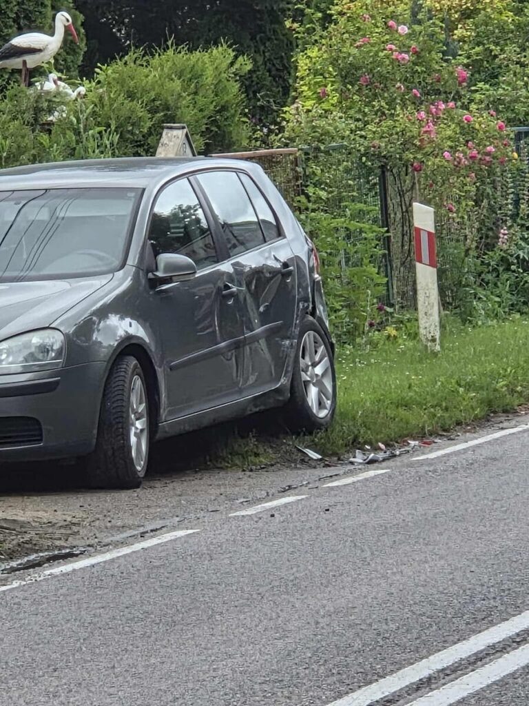 Wypadek w Marwałdzie. Zderzenie ciężarówki z osobówką 16 Wypadek W Marwałdzie Na Drodze Wojewódzkiej.