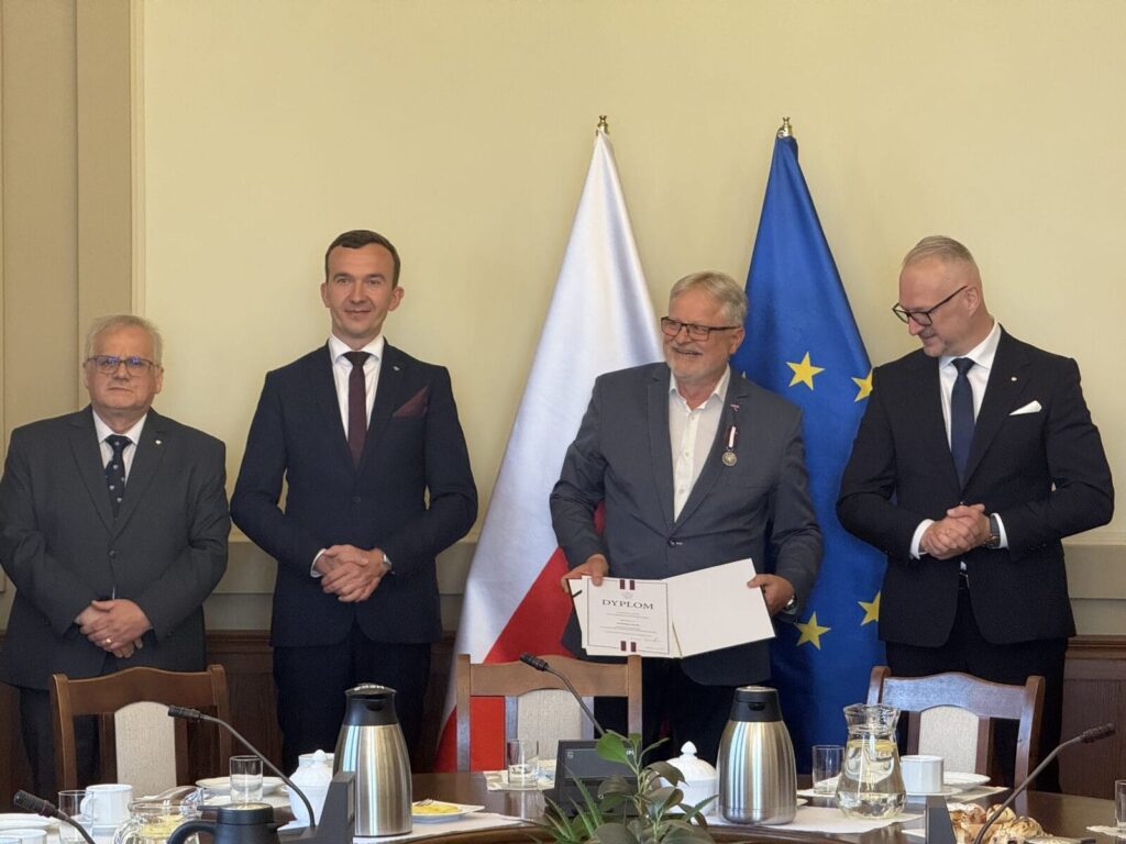 Były Starosta Ostródzki Cezary Pec Z Odznaczeniem Państowym. 