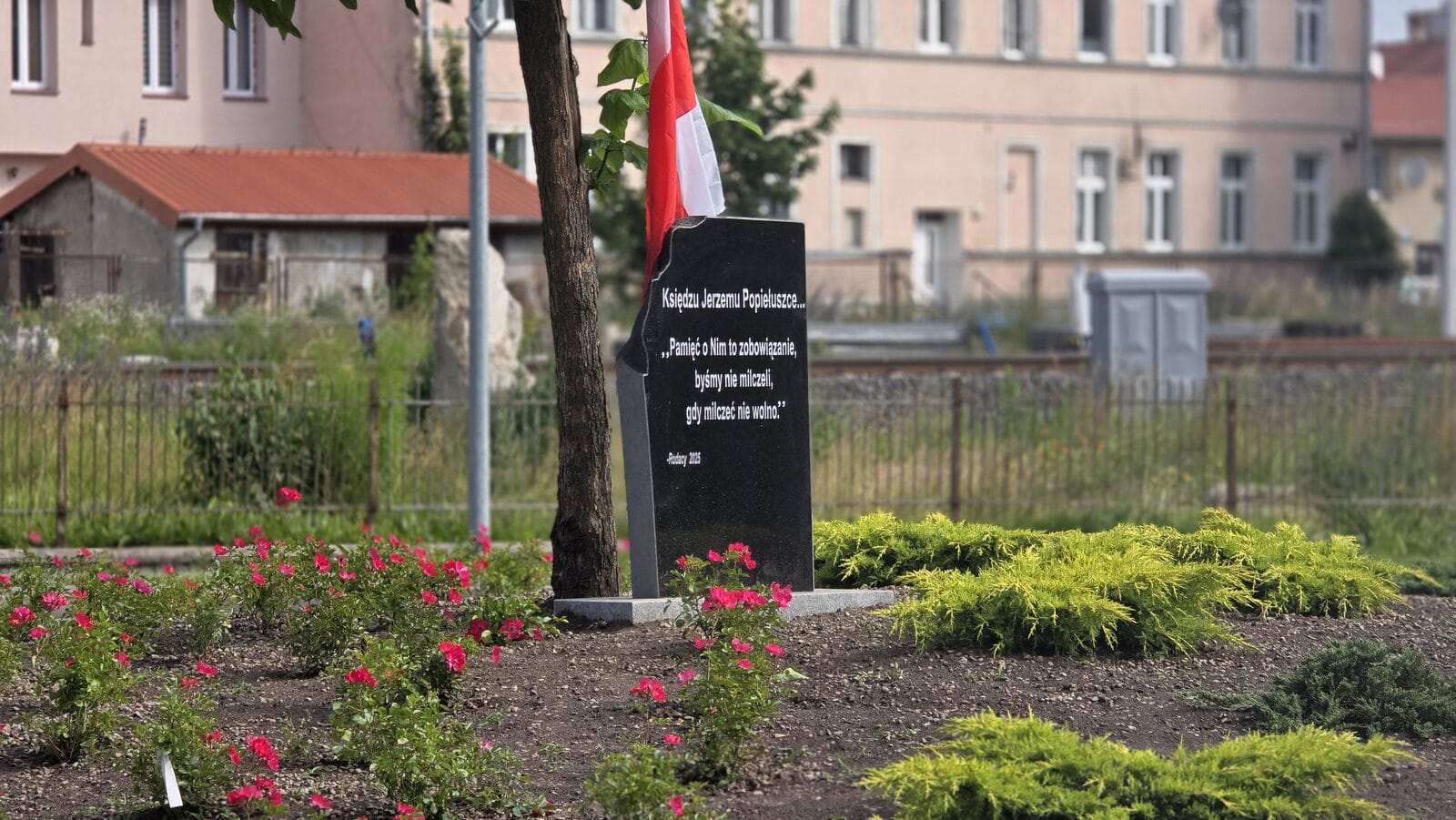 Tablica księdza Jerzego Popiełuszki do likwidacji? Co na to urzędnicy? - WIDEO 1 Jest Wyrok W Sprawie Ustawienia Tablicy Księdza Popiełuszki Na Rondzie W Ostródzie!