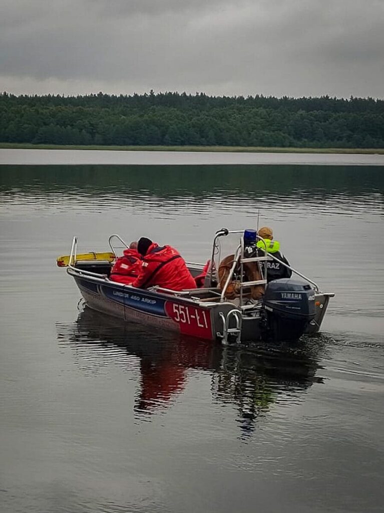 Region: Trwają poszukiwania 3 nastolatków nad jeziorem Małszewskim! 15 Trwają Poszukiwania 3 Nastolatków Nad Jeziorem Małszewskim!