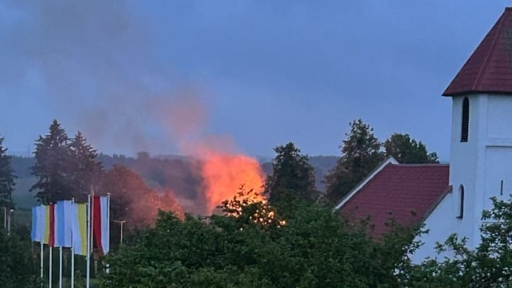 Nocny pożar w Lubajnach. Palił się stary dworzec 1 Pozar Lubajny