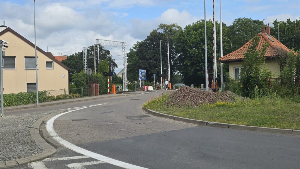 Przywrócona Organizacja Ruchu Wokół Przejazdów Kolejowych!