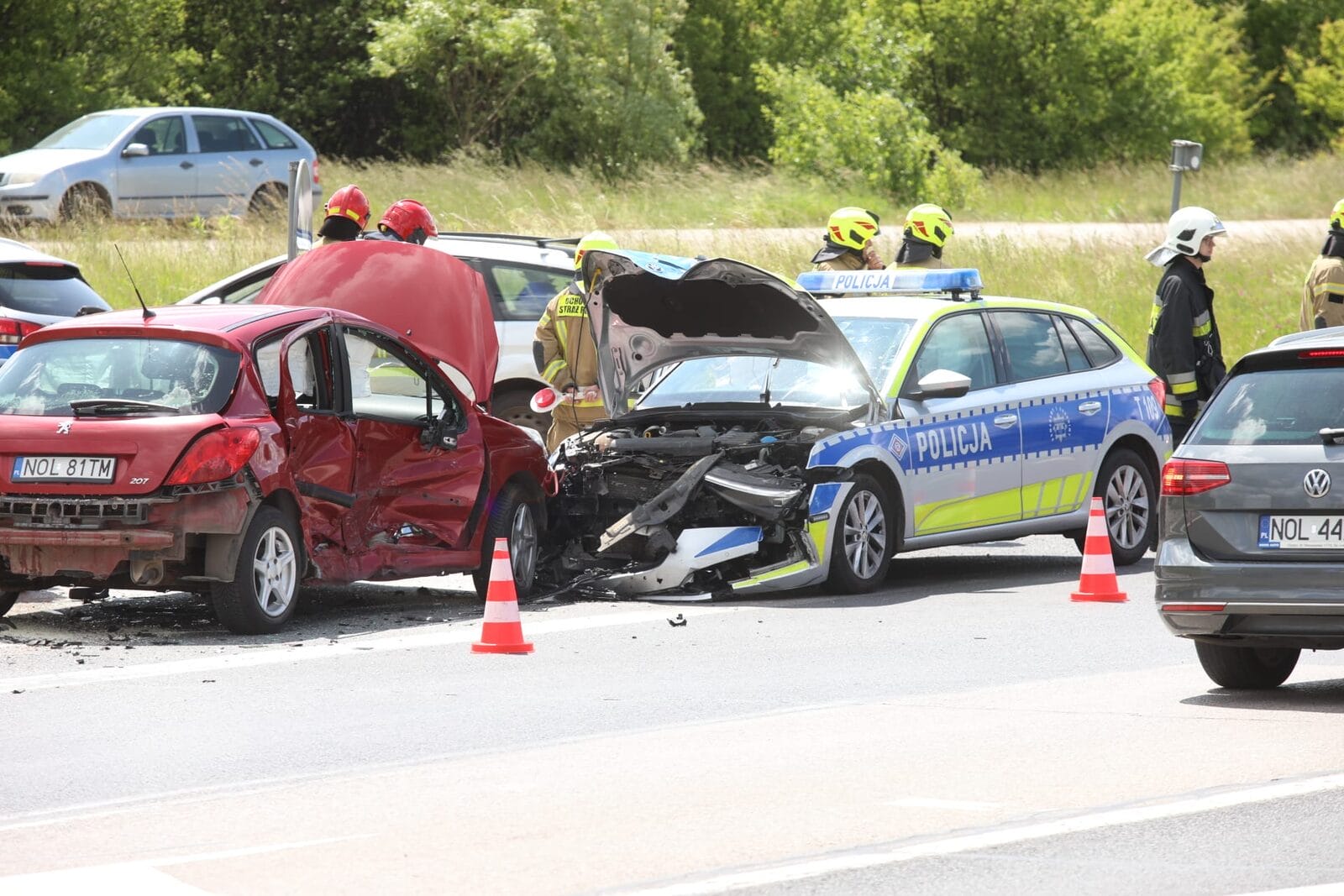 Region: Wypadek na krajowej 16. Radiowóz zderzył się z osobówkami! 1 Radiowóz Zderzył Się Z Dwiema Osóbkami Na Krajowej 16 W Wójtowie.
