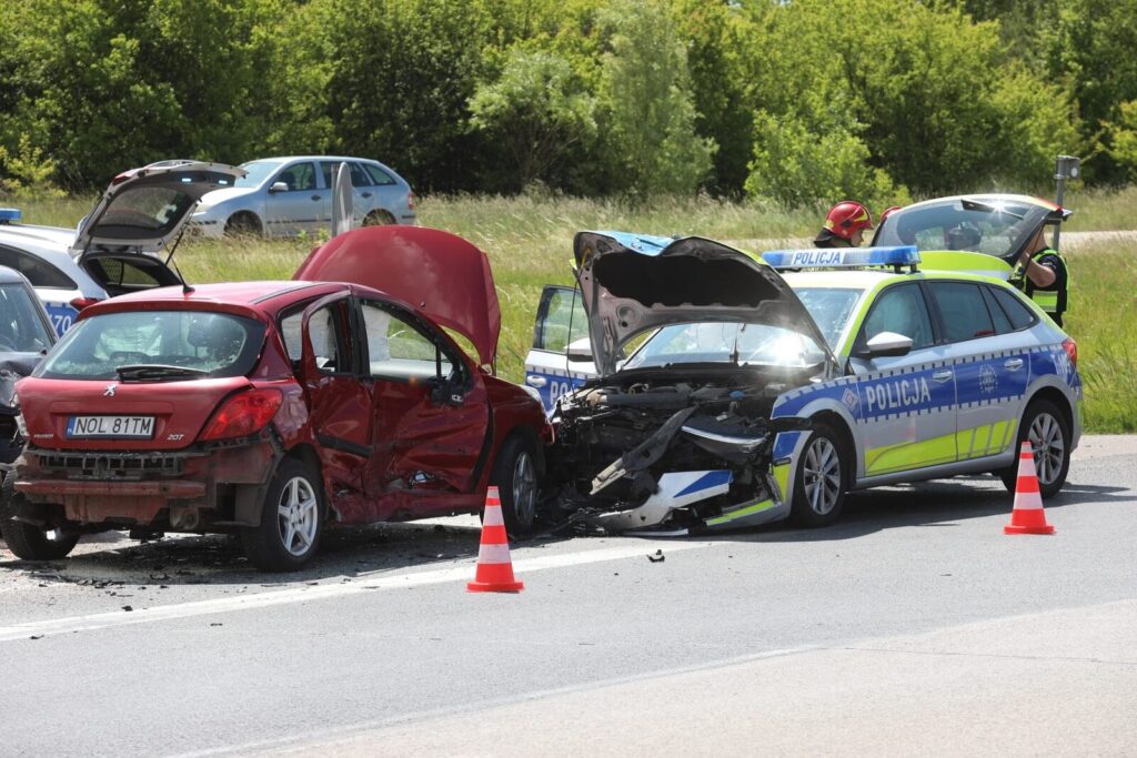 Region: Wypadek na krajowej 16. Radiowóz zderzył się z osobówkami! 19 Wojtowo 6