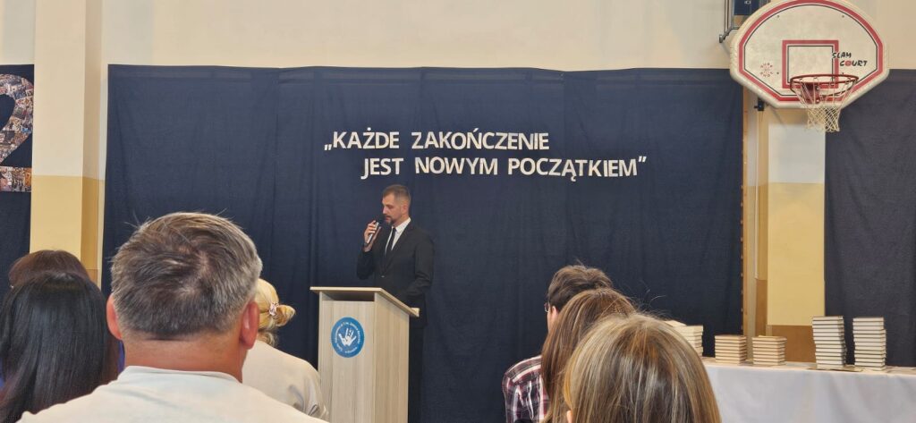 Żegnaj szkoło - czas na wakacje! Tak Ostróda kończy rok szkolny 16 Zakonczenie Piatka 3